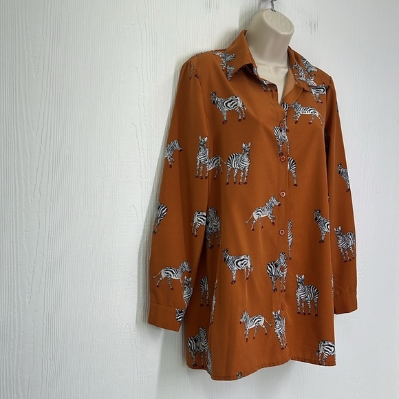 Sunday Up - Burnt Orange Zebra Patterned Button Up Lightweight Blouse Small - Picture 3 of 10